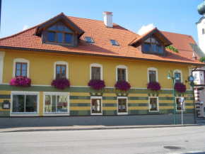 Отель Gasthof zur Post, Шёрфлинг-Ам-Аттерзее